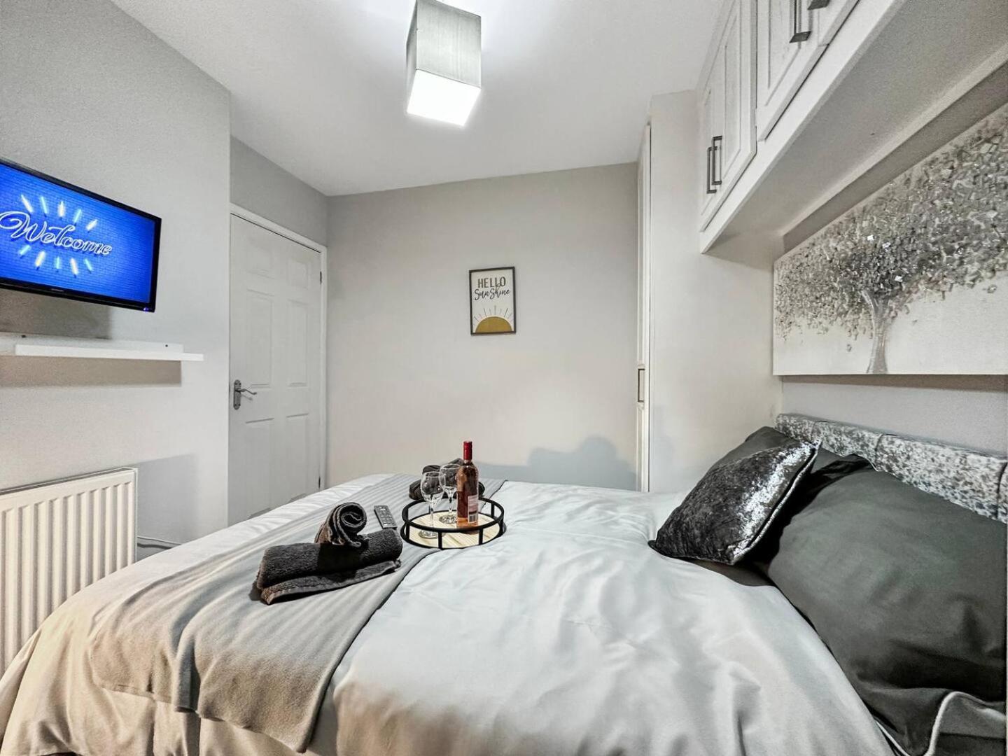 3 Bed Home In Tonypandy With Balcony View Room Llwynypia Extérieur photo